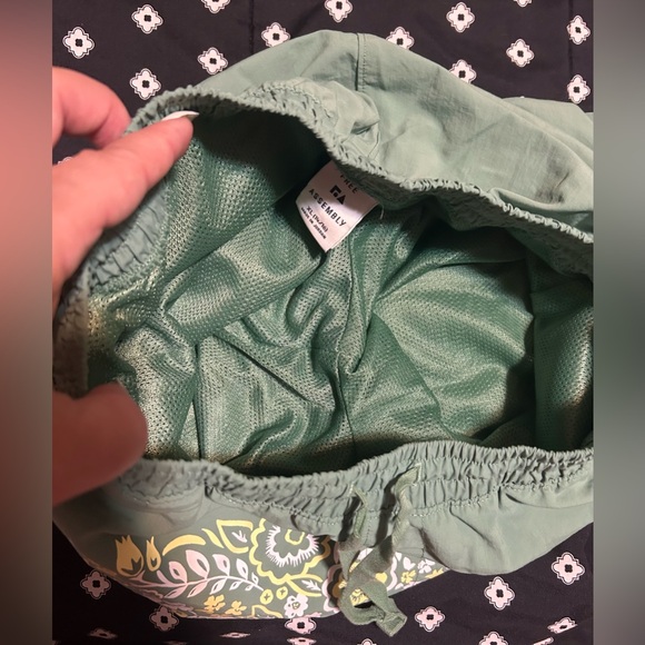 Free Assembly kids light green w/ floral pattern Swim shorts- size 14/16 - Picture 5 of 8